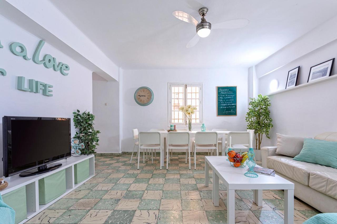 Big Flat In City Center With Patio Málaga Dış mekan fotoğraf