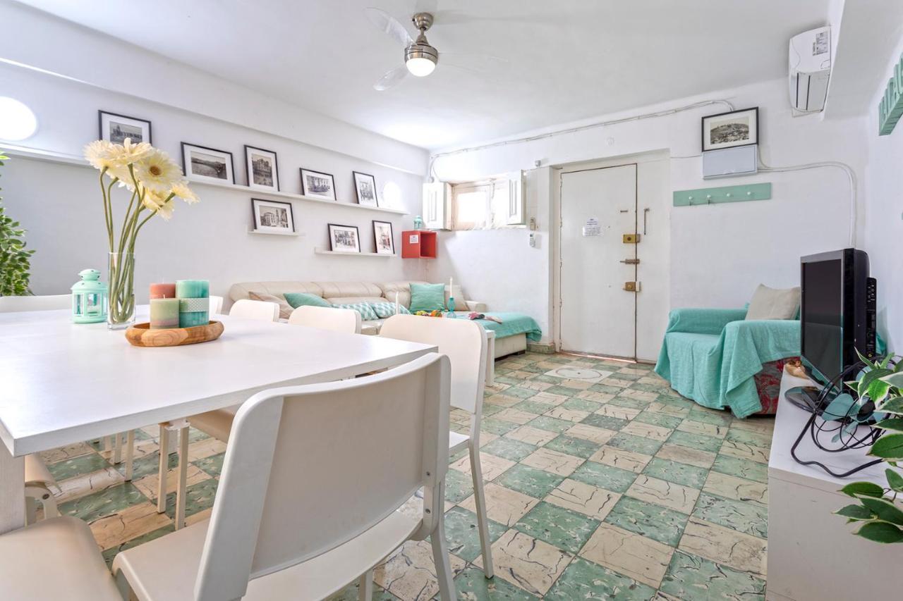 Big Flat In City Center With Patio Málaga Dış mekan fotoğraf